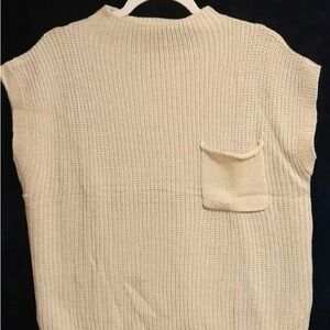 Women’s beige patch pocket cap sleeve pullover sweater Medium